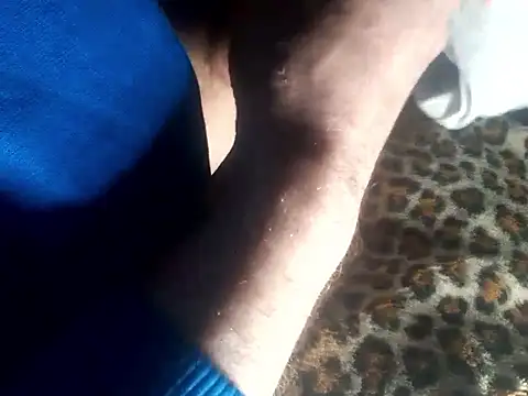 Snapshot of matibam92 chatting on 03-11-26, 12:05 matibam92 online show from 03-11-26, 12:05