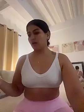 EmiliaVincenzo online show from 03-12-26, 10:21