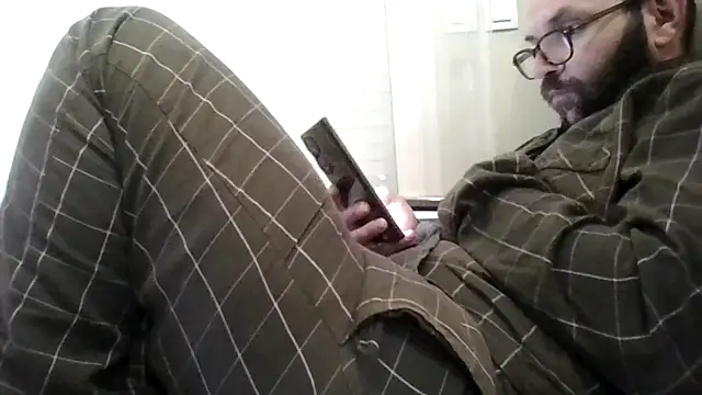 Snapshot of Florent1307 chatting on 06-18-26, 08:35 Florent1307 online show from 06-18-26, 08:35