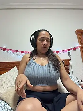 CrystalIvy online show from 04-19-26, 08:11