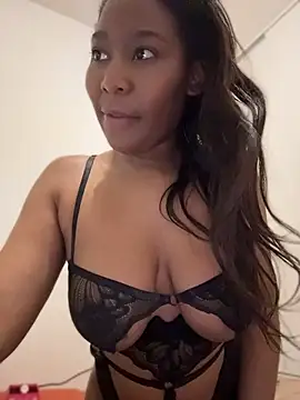  MillaCruz online show from 04-27-26, 07:56