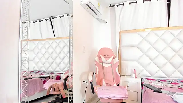 michelleblair1 online show from 07-26-26, 04:25