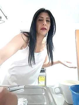 Snapshot of Samantha1_Rosse01 chatting on 03-06-26, 01:40 Samantha1 Rosse01 online show from 03-06-26, 01:40