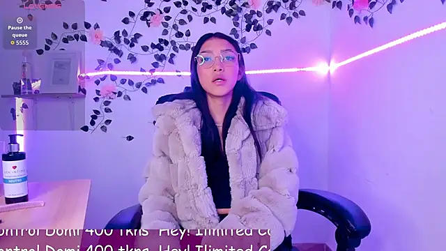 jaulyn 18 online show from 04-22-26, 02:18