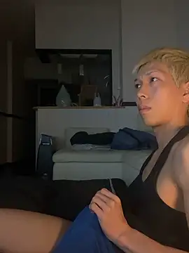Snapshot of Yumemiru-k chatting on 05-08-26, 04:34 Yumemiru-k online show from 05-08-26, 04:34