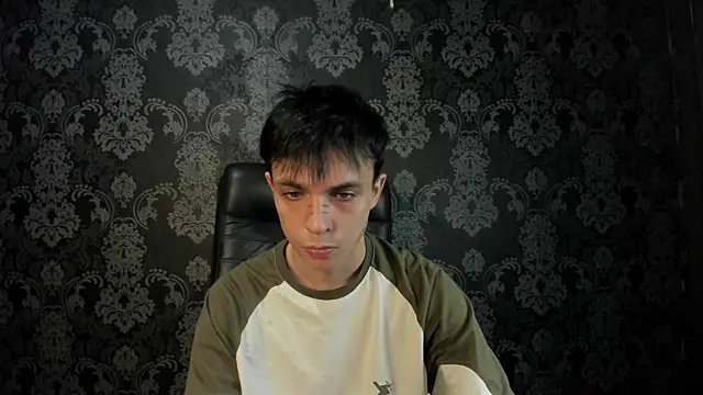 Snapshot of ClarkBev chatting on 05-13-26, 01:52 ClarkBev online show from 05-13-26, 01:52