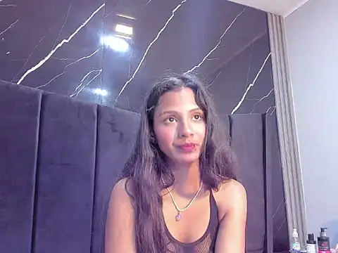 Juna Hyl online show from 02-27-26, 02:00