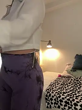 Viictoria-Jones online show from 06-17-26, 10:06