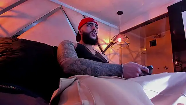 SantiagoHincapiie online show from 03-04-26, 04:18