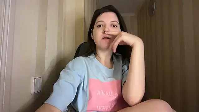 Snapshot of Eloise_Pattie chatting on 02-22-26, 11:36 Eloise Pattie online show from 02-22-26, 11:36