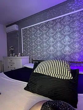 Olivia Noor online show from 04-14-26, 06:36