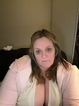 Busty-GilfQuinn online show from 03-08-26, 08:45