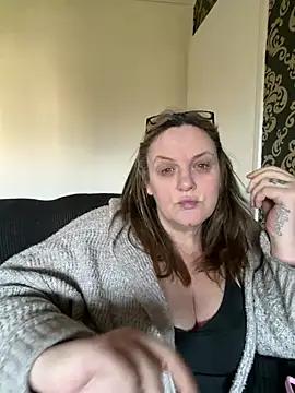 Busty-GilfQuinn online show from 03-11-26, 09:59