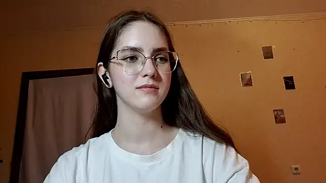 Snapshot of Katelemon chatting on 05-04-26, 02:24 Katelemon online show from 05-04-26, 02:24