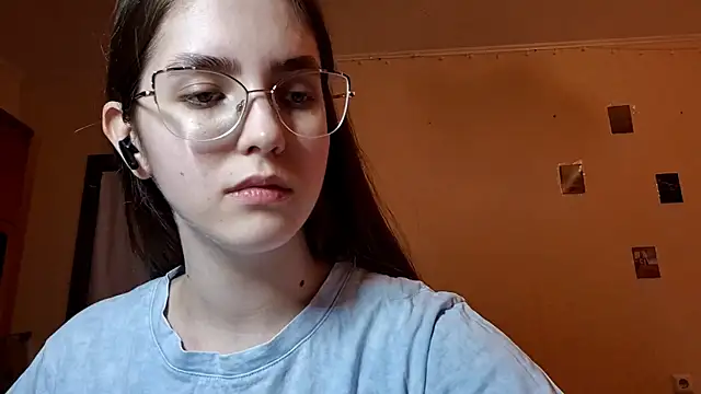 Snapshot of Katelemon chatting on 05-08-26, 02:11 Katelemon online show from 05-08-26, 02:11