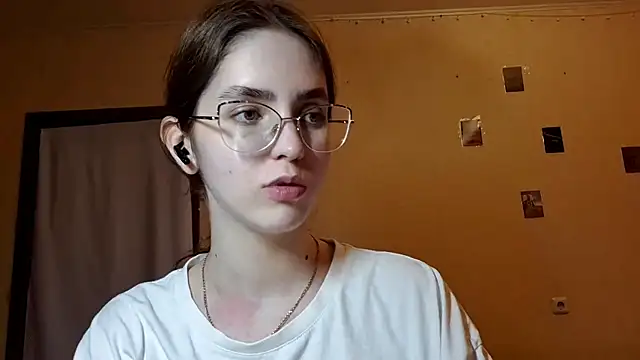 Snapshot of Katelemon chatting on 05-13-26, 02:14 Katelemon online show from 05-13-26, 02:14
