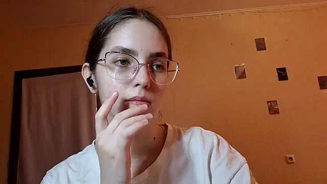 Snapshot of Katelemon chatting on 05-18-26, 10:21 Katelemon online show from 05-18-26, 10:21