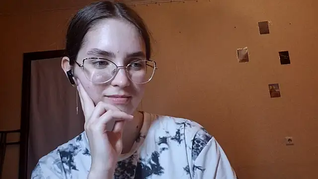 Snapshot of Katelemon chatting on 05-20-26, 02:34 Katelemon online show from 05-20-26, 02:34