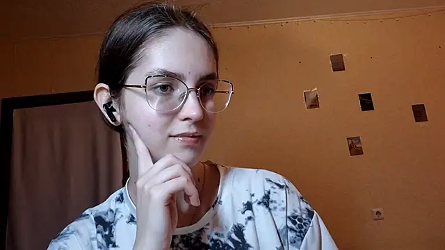 Snapshot of Katelemon chatting on 05-25-26, 01:50 Katelemon online show from 05-25-26, 01:50