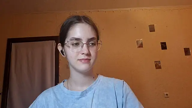 Snapshot of Katelemon chatting on 05-27-26, 01:19 Katelemon online show from 05-27-26, 01:19