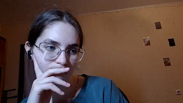 Snapshot of Katelemon chatting on 06-03-26, 02:33 Katelemon online show from 06-03-26, 02:33