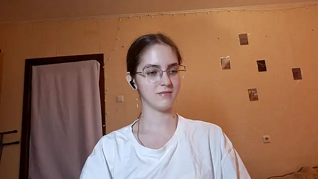 Snapshot of Katelemon chatting on 06-08-26, 01:11 Katelemon online show from 06-08-26, 01:11