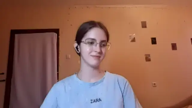 Snapshot of Katelemon chatting on 06-10-26, 02:49 Katelemon online show from 06-10-26, 02:49