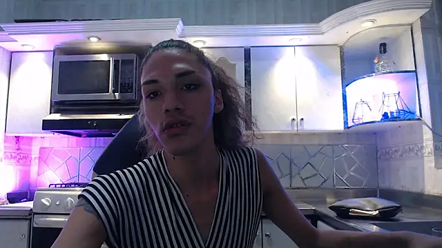 CrisOzzz online show from 04-10-26, 05:28