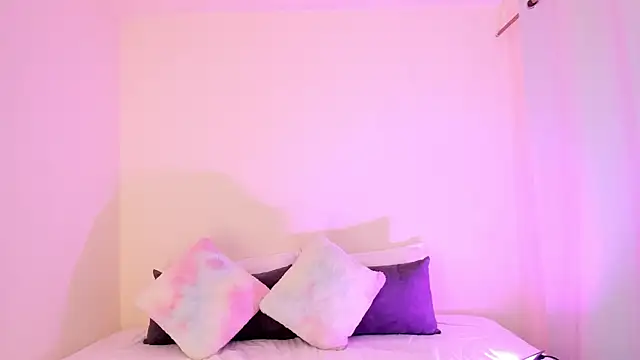 MIAA ROBERTSS online show from 04-23-26, 06:25