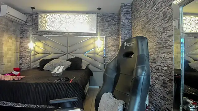 Nicolle Doll  online show from 04-28-26, 07:52