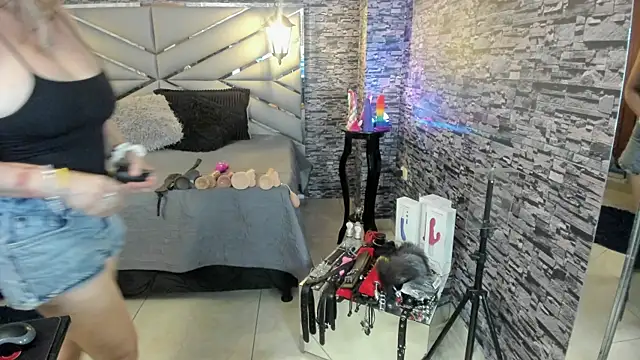 Nicolle Doll  online show from 05-31-26, 04:58
