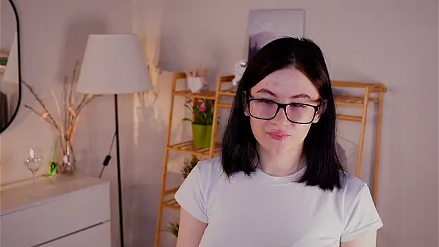 TwilaMode online show from 03-02-26, 03:52