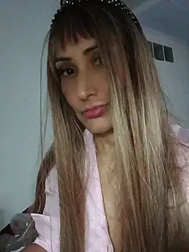 Snapshot of anajulia10 chatting on 06-22-26, 04:20 anajulia10 online show from 06-22-26, 04:20