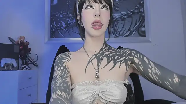 Snapshot of elledanielle chatting on 05-15-26, 05:25 elledanielle online show from 05-15-26, 05:25
