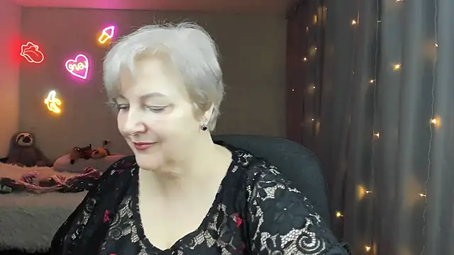 Mary-Leee online show from 04-24-26, 05:32