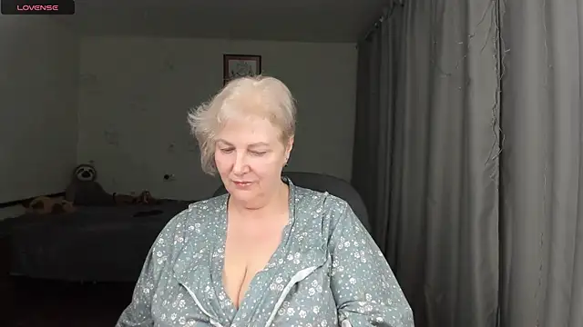 Mary-Leee online show from 06-12-26, 04:50