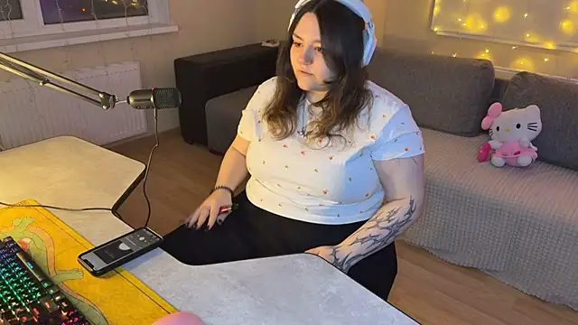 RiotKitten1 online show from 03-05-26, 11:12