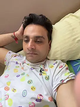 Snapshot of online4u08 chatting on 03-08-26, 03:05 online4u08 online show from 03-08-26, 03:05