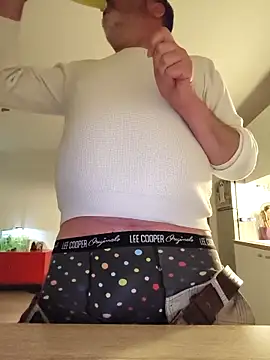 Snapshot of eruzam59000 chatting on 03-09-26, 03:05 eruzam59000 online show from 03-09-26, 03:05