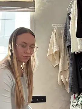 Vikkie seXyGiiiirl XoXo online show from 03-04-26, 12:22