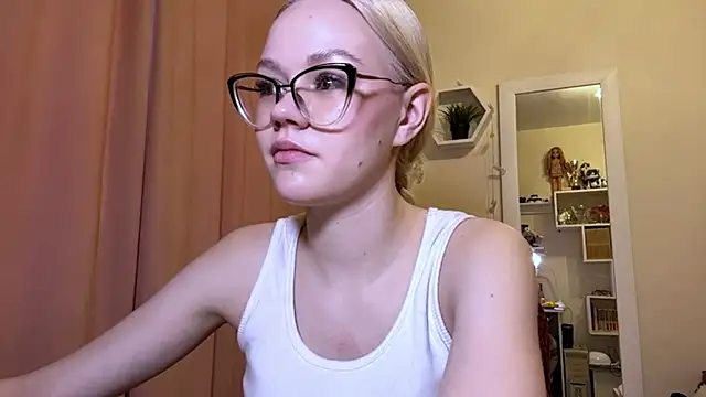 Snapshot of MiaCashe chatting on 03-21-26, 01:58 MiaCashe online show from 03-21-26, 01:58