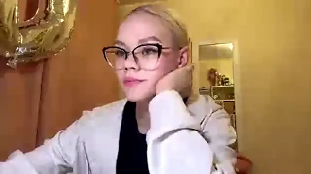 Snapshot of MiaCashe chatting on 04-09-26, 02:55 MiaCashe online show from 04-09-26, 02:55
