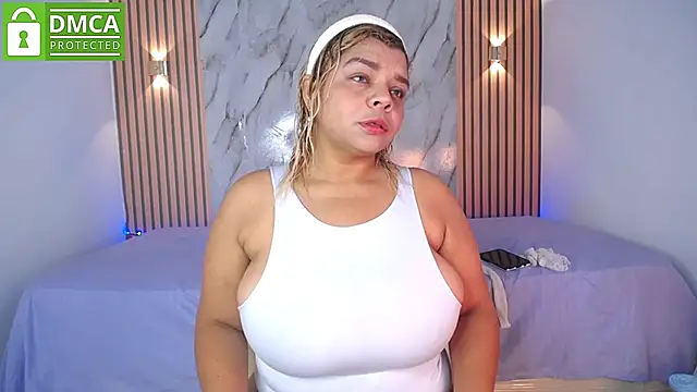 CasieBigtits online show from 06-10-26, 01:32