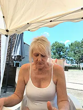 Heidiblueeyes online show from 07-16-26, 12:11
