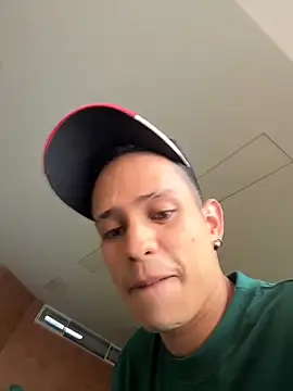 Snapshot of HarryGaze chatting on 03-28-26, 08:08 HarryGaze online show from 03-28-26, 08:08