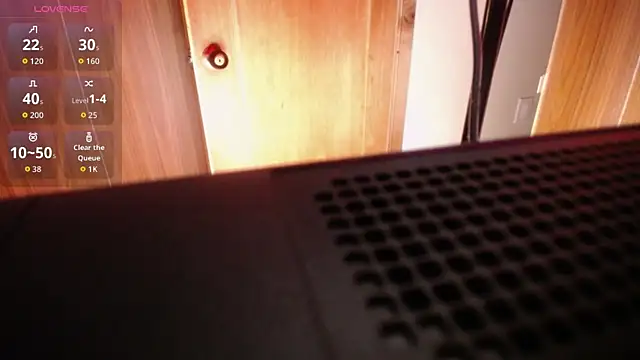 Snapshot of Aura_cute_ chatting on 04-08-26, 03:28 Aura cute online show from 04-08-26, 03:28
