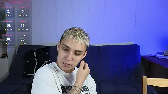 LuxuryLoverss online show from 06-17-26, 11:12