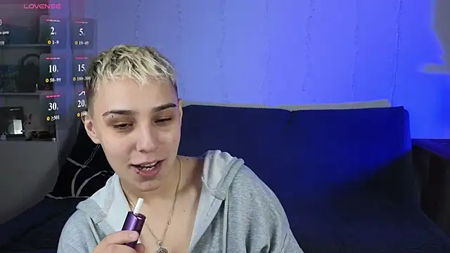 LuxuryLoverss online show from 06-20-26, 11:13