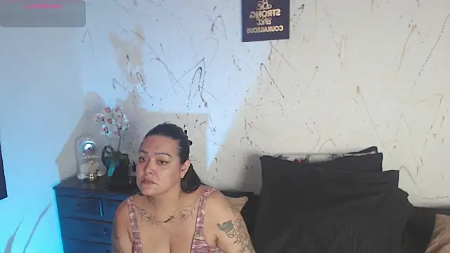 Snapshot of violeta_delavega chatting on 05-27-26, 01:35 violeta delavega online show from 05-27-26, 01:35