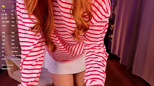 Snapshot of Elle_Funning chatting on 05-15-26, 11:01 Elle Funning online show from 05-15-26, 11:01